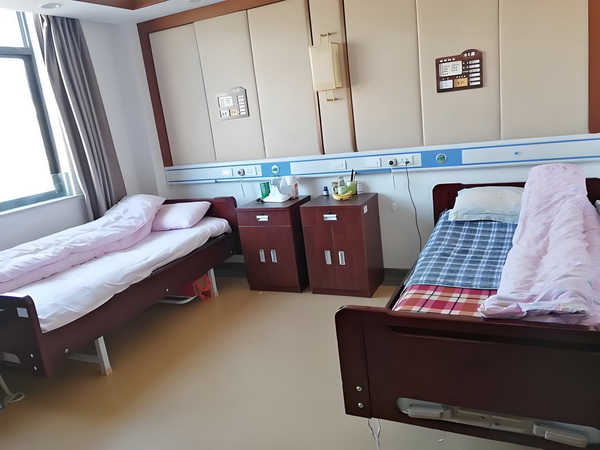 丑后训帝：狂傲丑后闹后宫